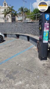 ACI TREZZA, SEGNALAZIONI SUI PARCHEGGIATORI ABUSIVI: AUTOMOBILISTI INDOTTI A NON PAGARE IL TICKET, POI ARRIVANO LE MULTE