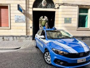 ACIREALE – ARRESTI DOMICILIARI CON BRACCIALETTO ELETTRONICO PER UN 33ENNE ACCUSATO DI STALKING E AGGRESSIONE ALL’EX COMPAGNA