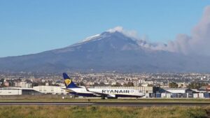 ETNA: SOSPESI VOLI IN PARTENZA E IN ARRIVO A CATANIA FINO ALLE 6 DI DOMANI.