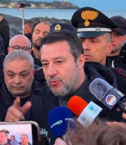 ETNA, SALVINI: SE CI FOSSE PONTE SULLO STRETTO PASSEGGERI SEQUESTRATI SAREBBERO GIÀ A CASA.