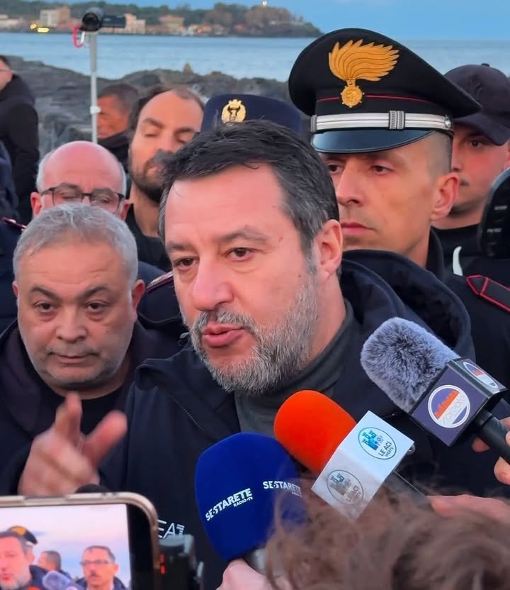 Scopri di più sull'articolo ETNA, SALVINI: SE CI FOSSE PONTE SULLO STRETTO PASSEGGERI SEQUESTRATI SAREBBERO GIÀ A CASA.