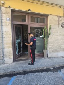 ACI CATENA – LA CATEGORIA DEI COMMERCIANTI CONDANNA I DUE FURTI E CHIEDE PIÙ SICUREZZA