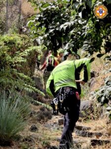 SOCORSO ALPINO IN AZIONE NELLA TIMPA DI ACIREALE: ESCURSIONISTA SETTANTUNENNE SOCCORSO LUNGO IL SENTIERO DI ACQUEGRANDI.