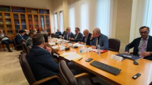 CARO CARBURANTI, ARICÒ INCONTRA GLI AUTOTRASPORTATORI: CONTRIBUTI FINO A 50 MILA EURO E DEROGA AL “SUPER DE MINIMIS”.