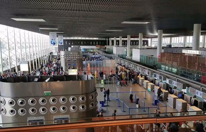 Scopri di più sull'articolo ETNA. NUBE DI CENERE, STOP VOLI ALL’AEROPORTO DI CATANIA FINO ALLE 16.