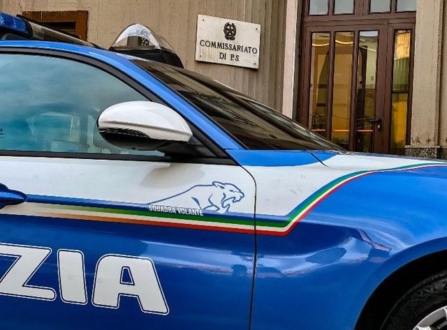 Scopri di più sull'articolo LADRO ACESE IN TRASFERTA AD ADRANO, ARRESTATO DALLA POLIZIA DI STATO.