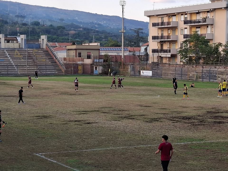 Scopri di più sull'articolo ACIREALE, RIMONTA DA TRE PUNTI A GIARRE: VITTORIA PESANTE, MA I GRANATA NON POSSONO REGALARE UN TEMPO.
