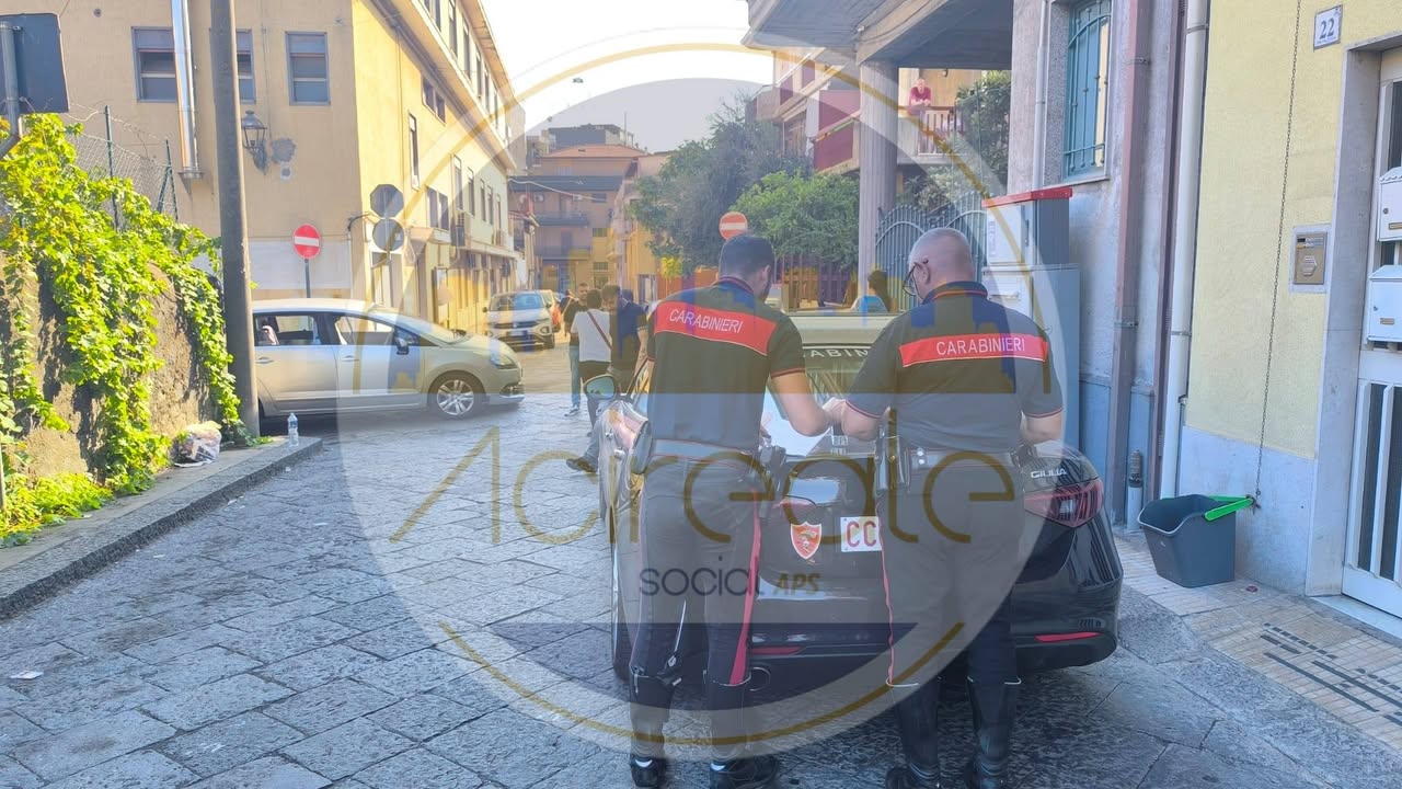 Scopri di più sull'articolo ACI CATENA – SCONTRO TRA DUE PEUGEOT ALL’INCROCIO DI VIA PALESTRA, DUE PERSONE ACCOMPAGNATE IN OSPEDALE PER PRECAUZIONE.