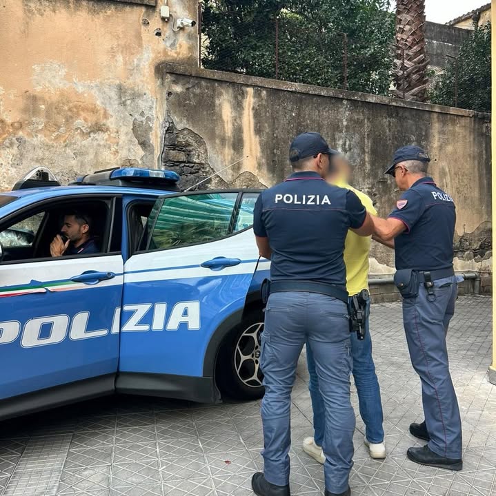 Scopri di più sull'articolo ACIREALE – VIOLENZE IN FAMIGLIA PER 18 ANNI, ARRESTATO 51ENNE. DECISIVA LA SEGNALAZIONE DI UN’INSEGNANTE